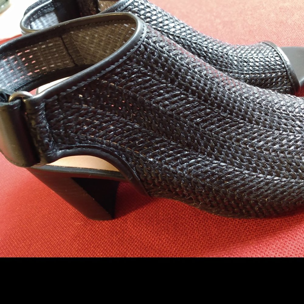 NWOT:  Aerosoles Black Weave Sandals -  Size 7.5M